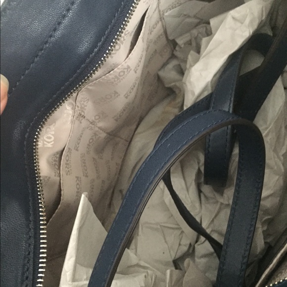 NWT Michael kors Newman Large Leather Tote Navy - Picture 8 of 9